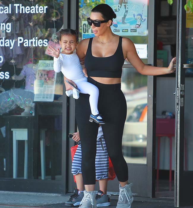 Kim Kardashian Says Goodbye to Blonde Hair Back to Black!