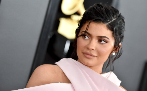 Kylie Jenner's makeup makes her the world's youngest billionaire