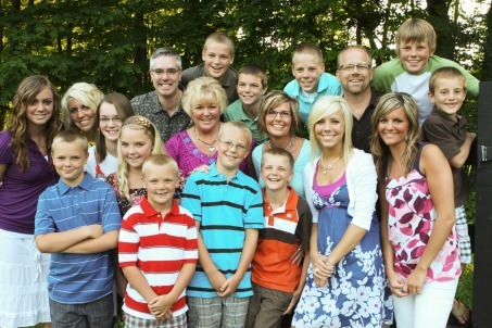18 Problems That Everyone With A Lot Of Siblings Will Relate To