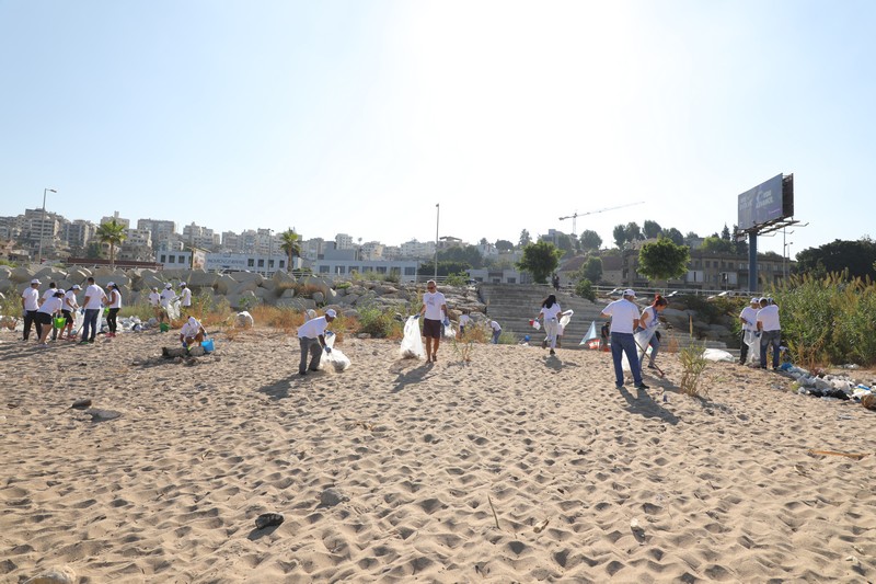 Le Royal Hotel Beirut Organizes a Beach Clean-up Initiative