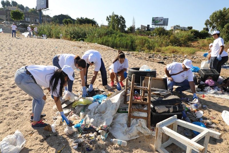 Le Royal Hotel Beirut Organizes a Beach Clean-up Initiative