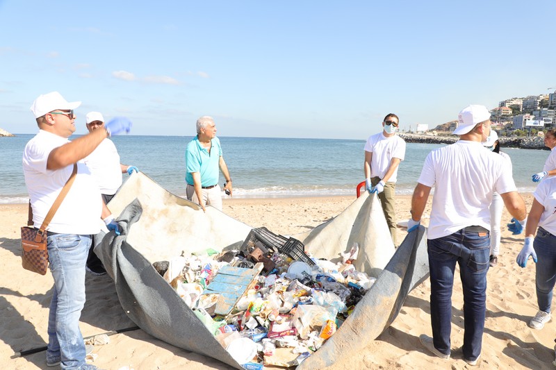 Le Royal Hotel Beirut Organizes a Beach Clean-up Initiative