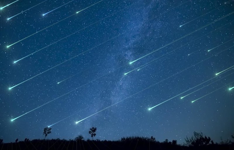 Dazzling Lyrid Meteor Shower Will Light Up The Sky In Gold tonight