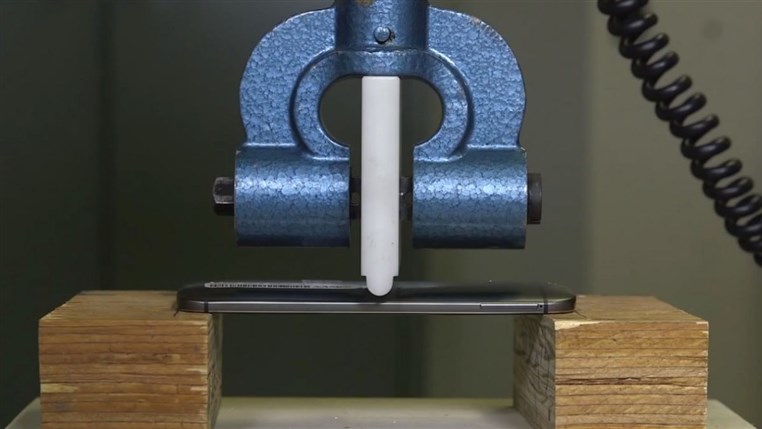 This Is How Much Force It Takes To Bend The iPhone 6