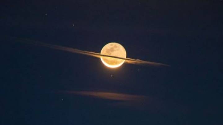 Photographer Takes Once In Lifetime Shot Of The Moon Looking Like Saturn