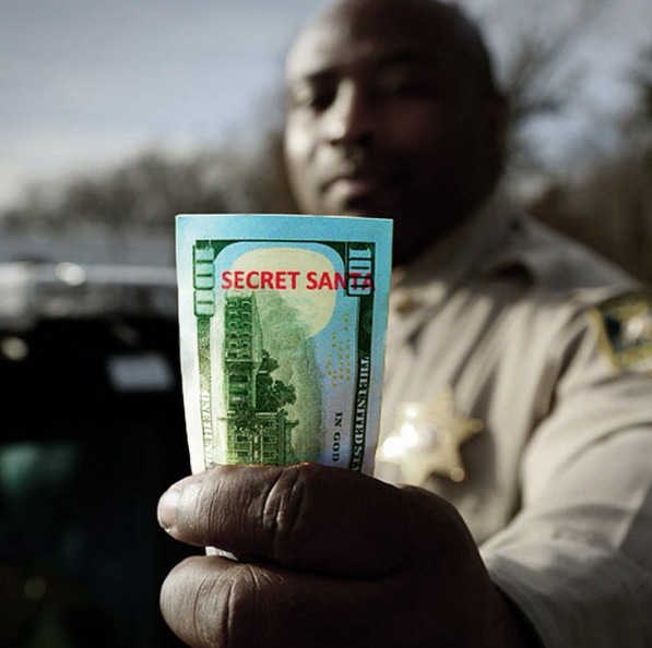 Mystery Man Has Police Pulling Over Drivers That Aren t Breaking the Law To Give Them $100 Bills