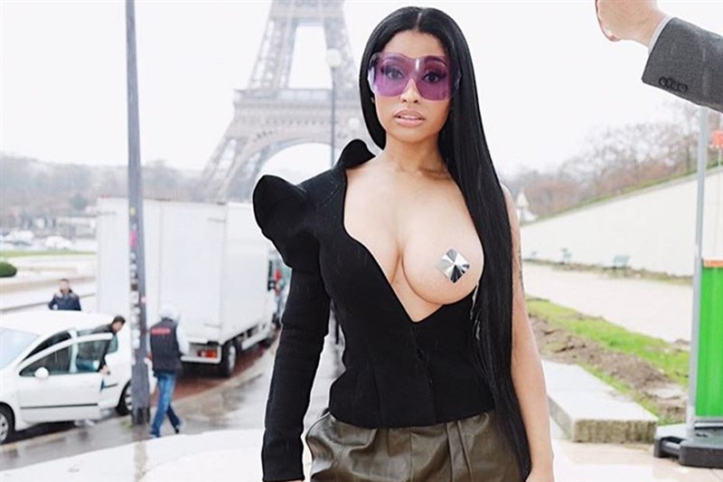 Nicki Minaj goes topless at Paris Fashion Week