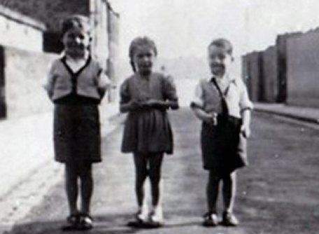 Blurry Photo On Facebook Leads To Reunion Between Siblings After Half A Century Apart