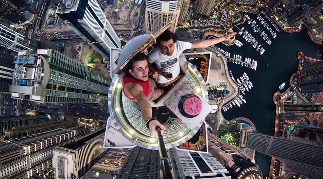 12 Funny & Weird Selfies