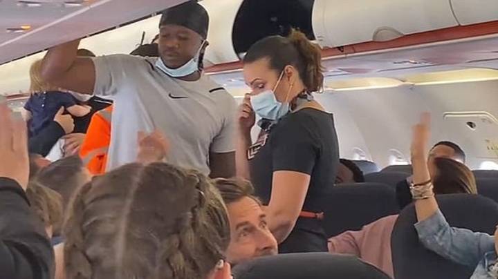 In Video: Passengers on EasyJet Flight Stage Mutiny To Have Cabin Crew Replaced