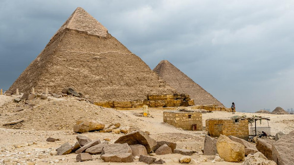 Pornographic film reportedly shot next to the Pyramids 