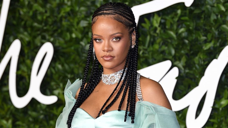 Rihanna wearing Mardin Choker by Boghossian