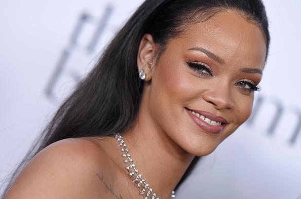 Rihanna to pay students' school fees