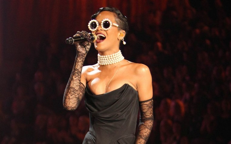 Rihanna Cancels Her Victoria Secret Performance, But For A Great Reason