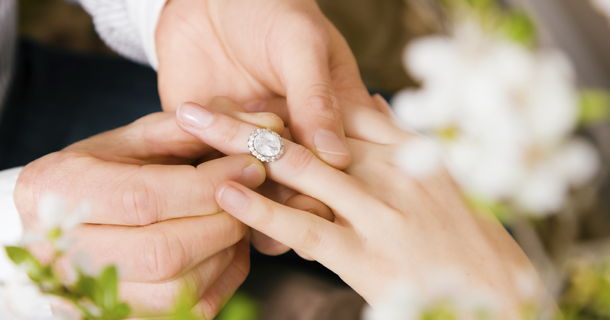 8 Sure Signs He is About To Propose