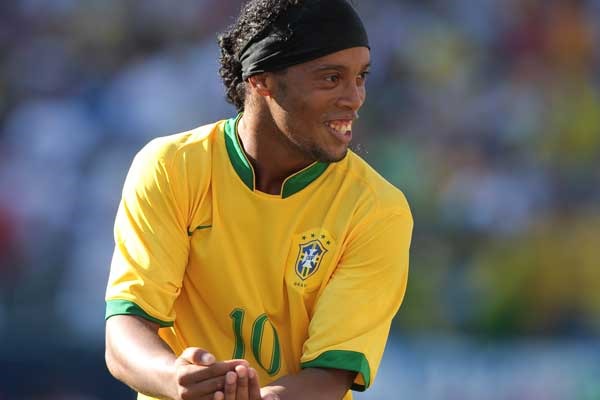 In Video: Ronaldinho in Beirut in Salute to the souls of the august 4th victims
