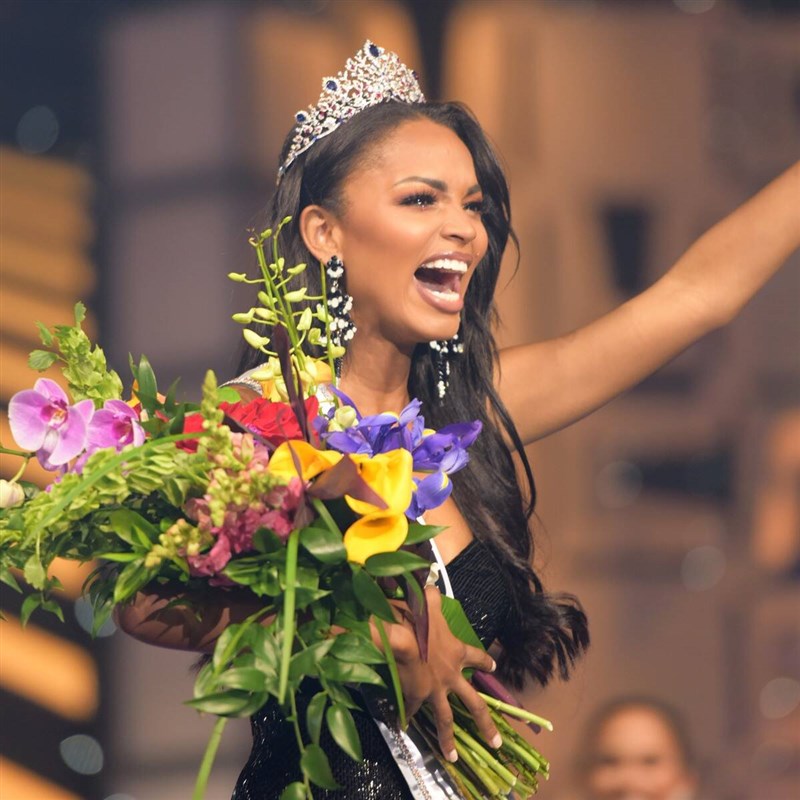 In Pictures: Asia Brunch crowns a miss of the United States of America for 2020