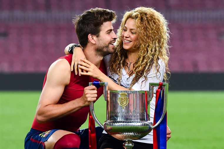 Shakira blackmailed over sex tape with Gerard Pique 