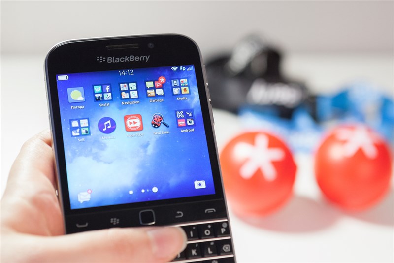 BlackBerry to stop making phones