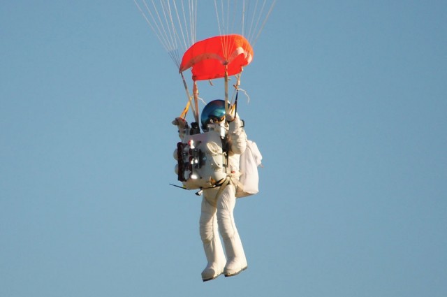 57-Year-Old Man Skydives From Stratosphere, Breaking Baumgartners Record 