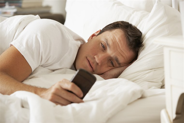Smartphone Impact to your brain and body when you check your phone before bed  
