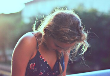 18 Struggles Of Having An Outgoing Personality But Actually Being Shy And Introverted