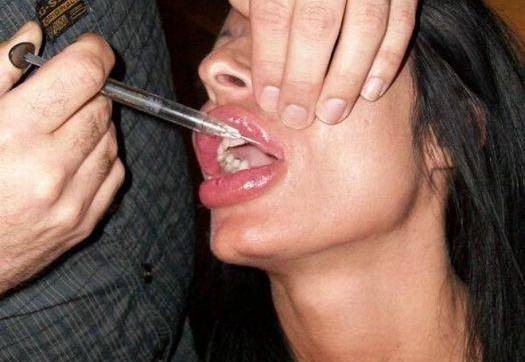 Lebanese woman stopped at Dubai airport for having too much silicone in her face