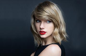 Taylor Swift officially in a relationship