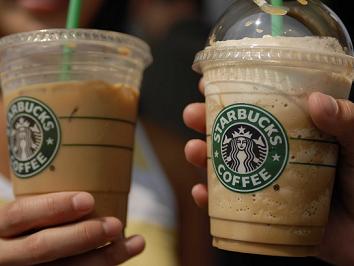 Youll Never Believe What This Starbucks Customer Found in Her Coffee