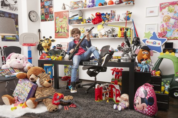 Toys R Us Canada names 12 year-old boy from Quebec as new Chief Play Officer
