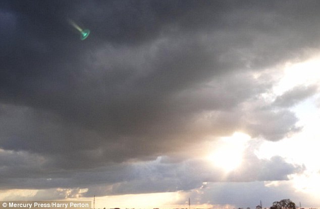 Mysterious turquoise light shaped like a UFO appears in the sky over Holland   