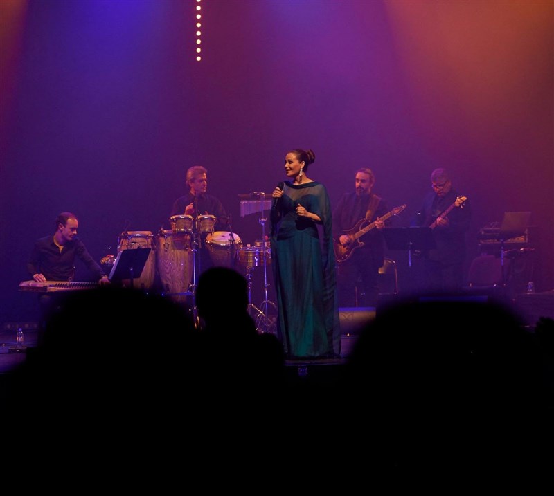 Carole Samaha at the Olympia de Paris in a Georges Chakra Couture