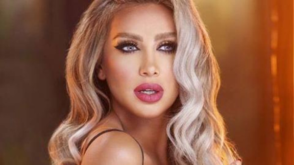 Maya Diabs daughter looks totally like her famous mama