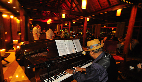 Starlight Lounge-Edde Sands