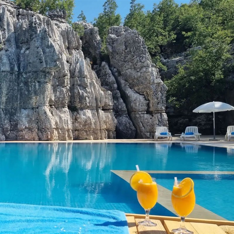 Wood Hills Resort