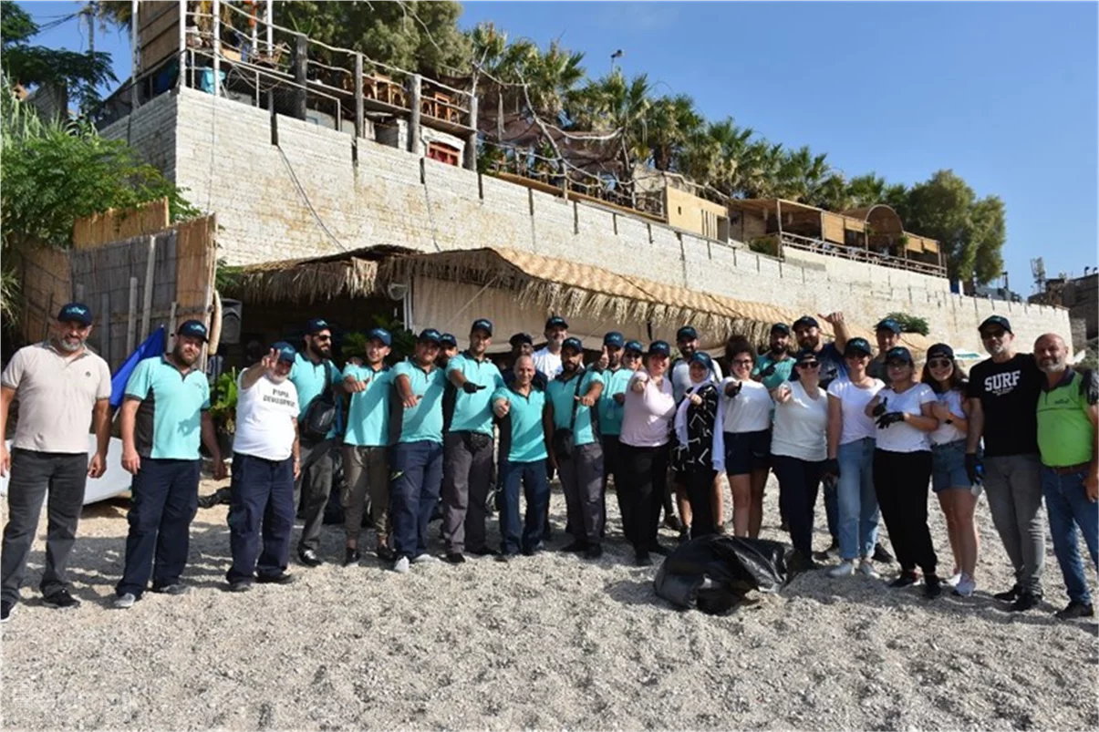 U Food Employees Volunteer for Beach Cleanup at Jbeil