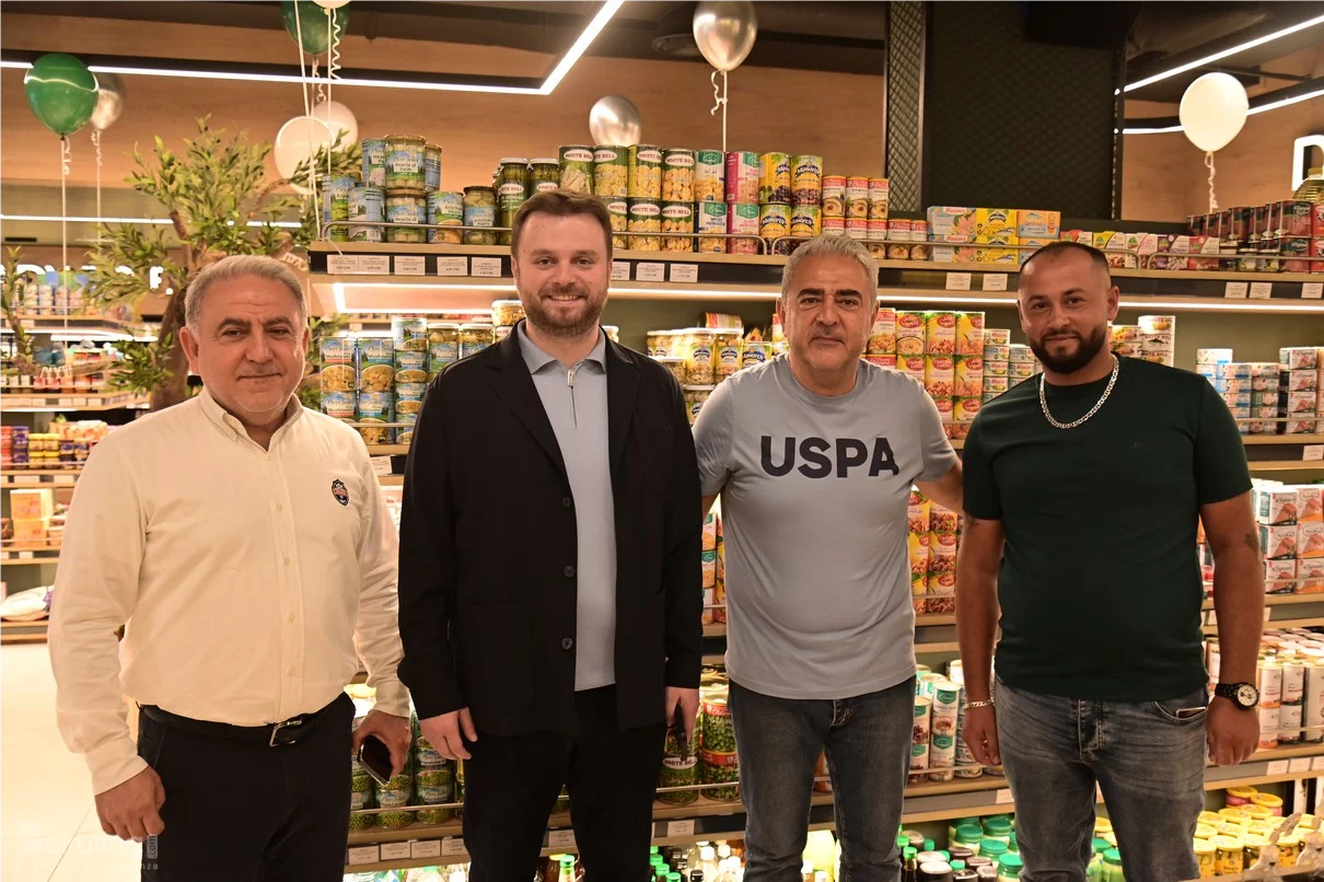 Grand Opening of Groots