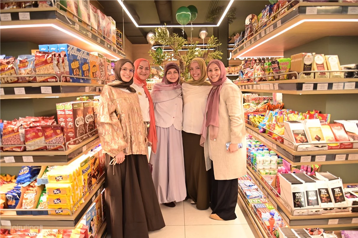 Grand Opening of Groots
