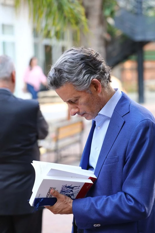 Rencontre littéraire au GGLFL : Claude Saadé Messan dédicacé son livre Démocratie en Déroute