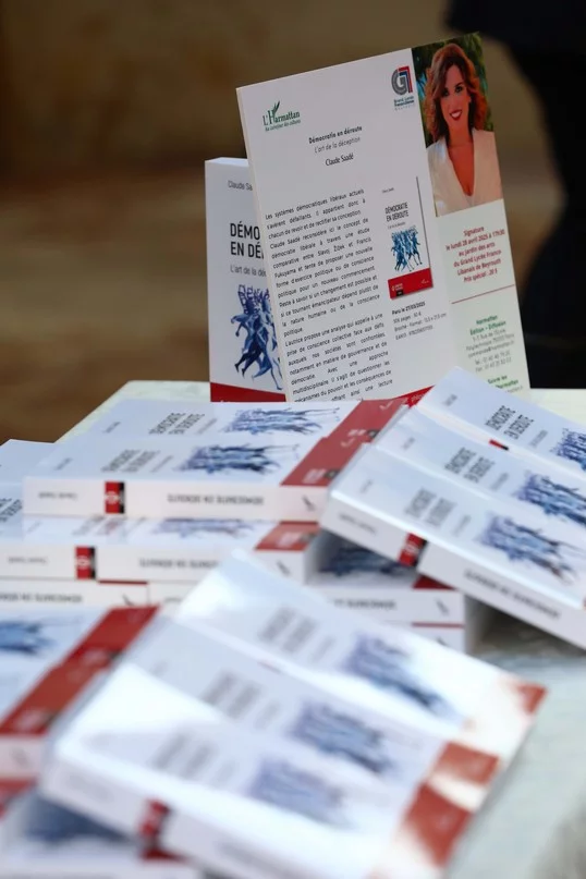 Rencontre littéraire au GGLFL : Claude Saadé Messan dédicacé son livre Démocratie en Déroute