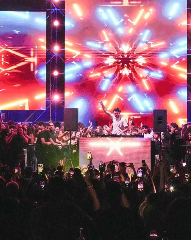 Dancing Moon III at Ehdeniyat Festival