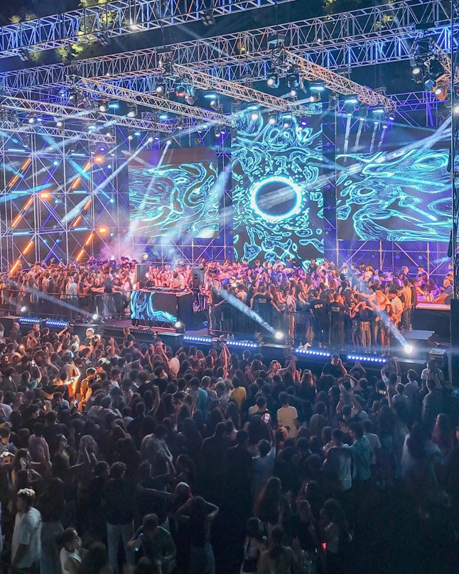 Dancing Moon III at Ehdeniyat Festival