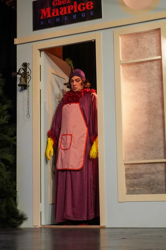 Claire, dans le nouveau spectacle L’ÉTRANGÈRE DE NOËL