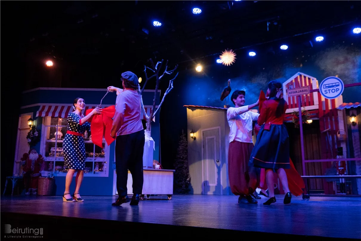 Claire, dans le nouveau spectacle L’ÉTRANGÈRE DE NOËL