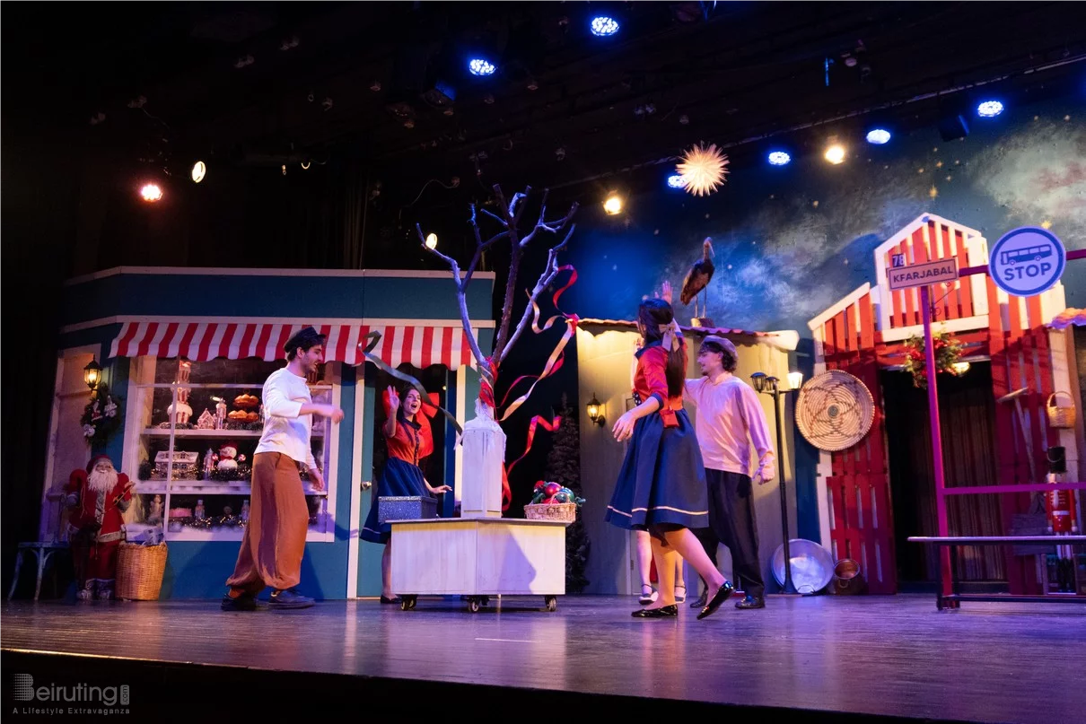 Claire, dans le nouveau spectacle L’ÉTRANGÈRE DE NOËL