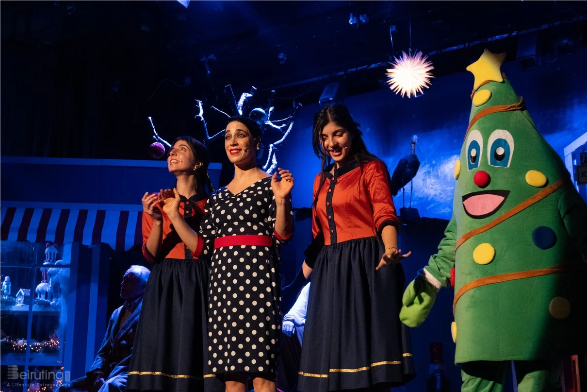 Claire, dans le nouveau spectacle L’ÉTRANGÈRE DE NOËL