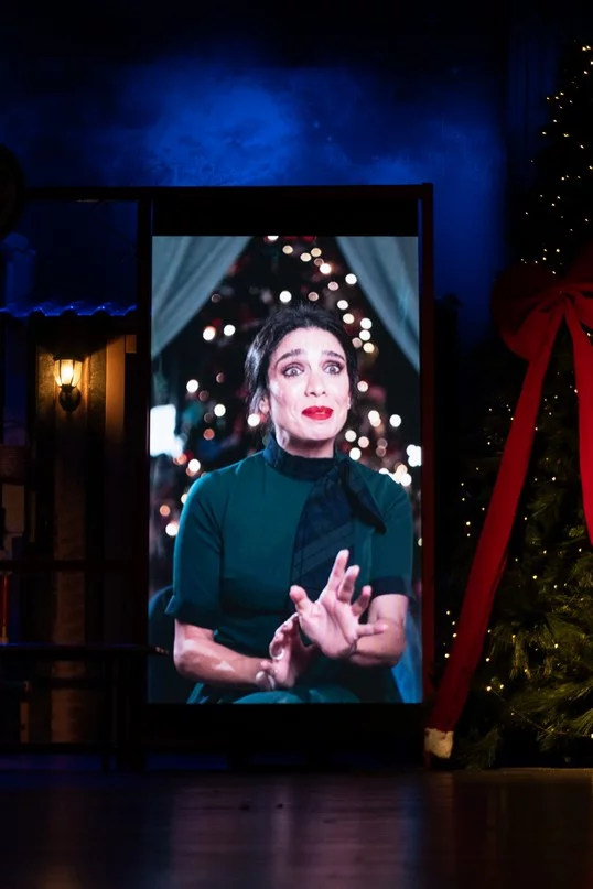 Claire, dans le nouveau spectacle L’ÉTRANGÈRE DE NOËL