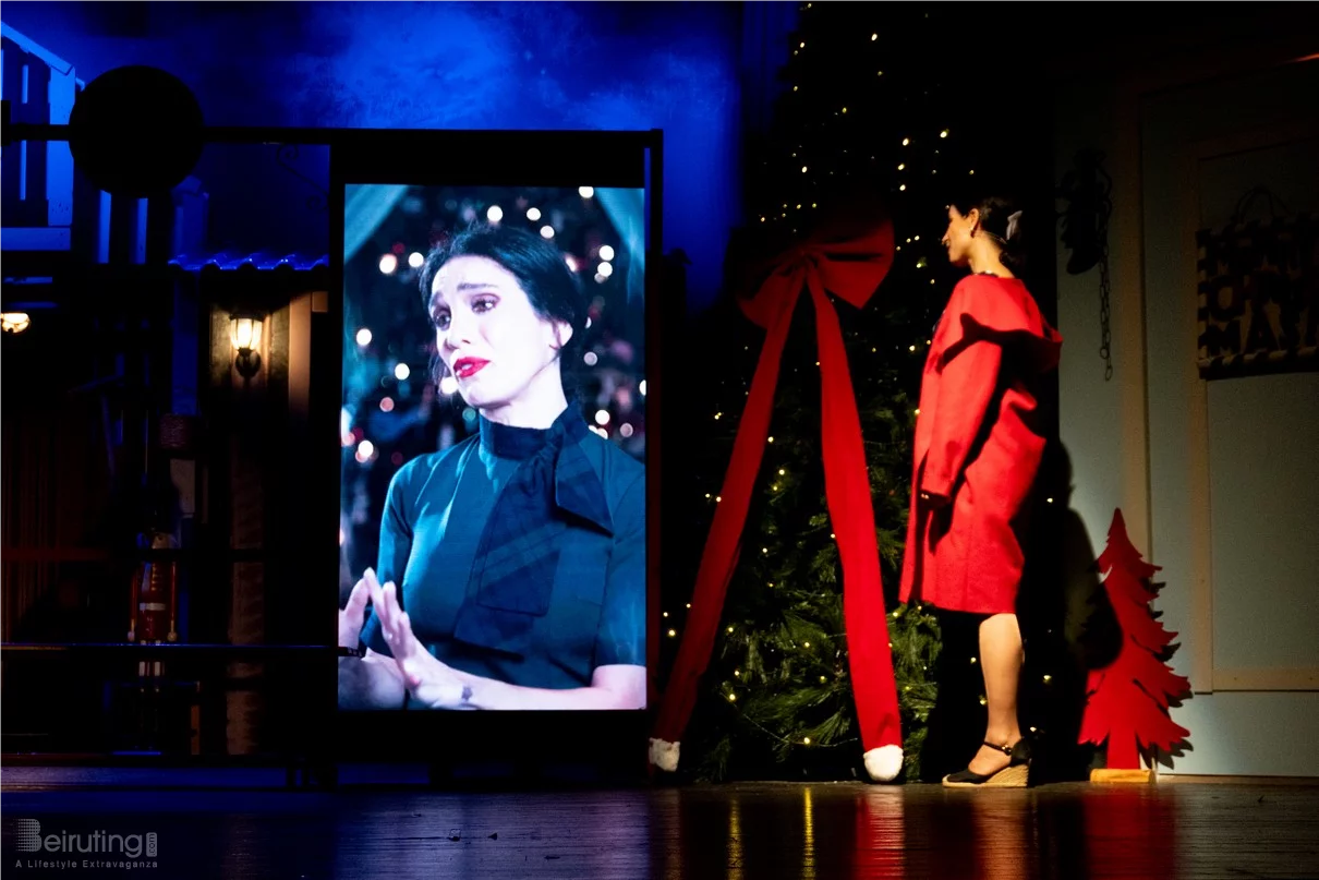 Claire, dans le nouveau spectacle L’ÉTRANGÈRE DE NOËL