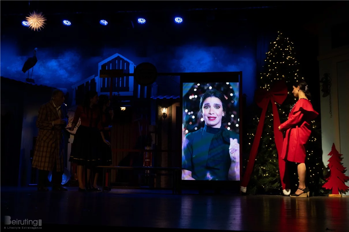 Claire, dans le nouveau spectacle L’ÉTRANGÈRE DE NOËL