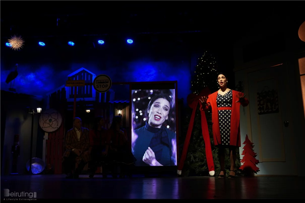 Claire, dans le nouveau spectacle L’ÉTRANGÈRE DE NOËL